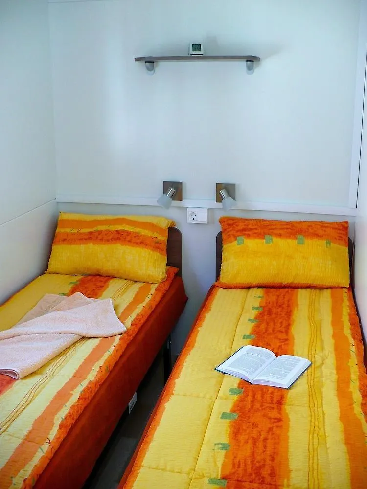 Victoria Mobilehome In Camping Mare E Pineta Lido di Spina Kemp