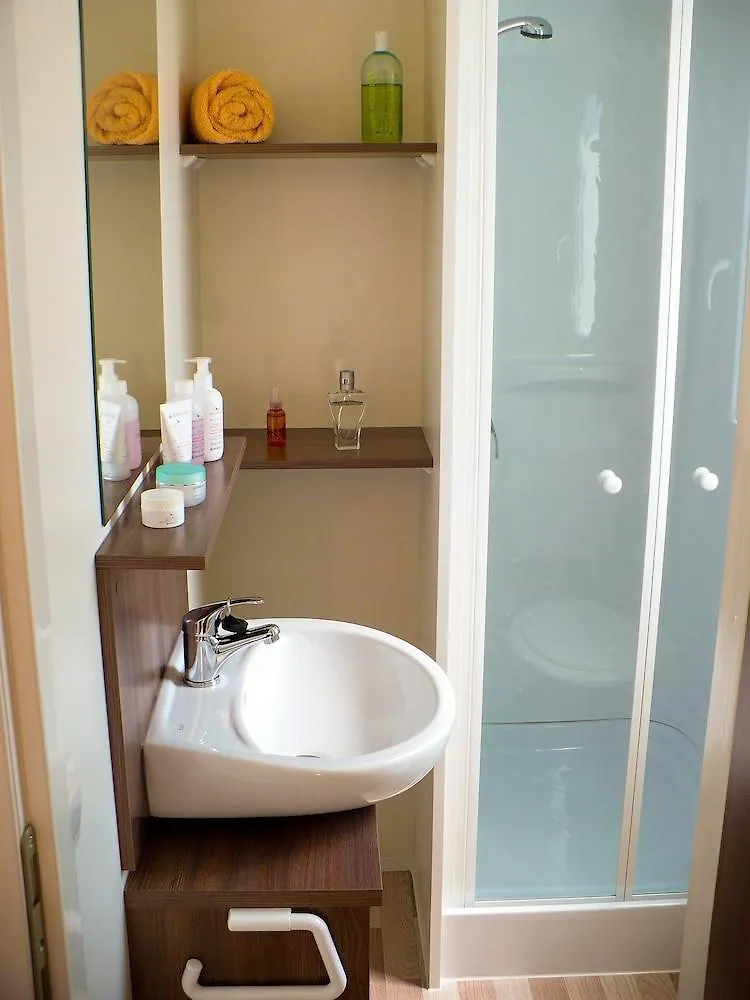 Victoria Mobilehome In Camping Mare E Pineta Lido di Spina 4*,